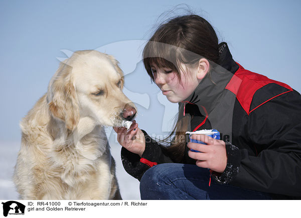 Mdchen und Golden Retriever / girl and Golden Retriever / RR-41000