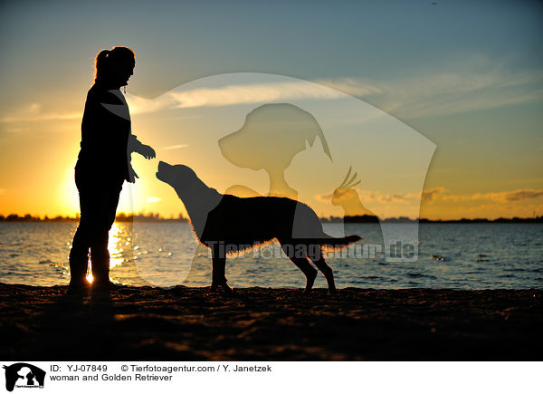 woman and Golden Retriever / YJ-07849