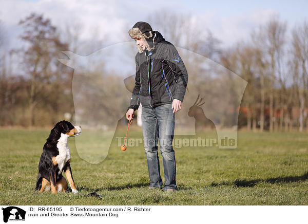 Mann und Groer Schweizer Sennenhund / man and Greater Swiss Mountain Dog / RR-65195