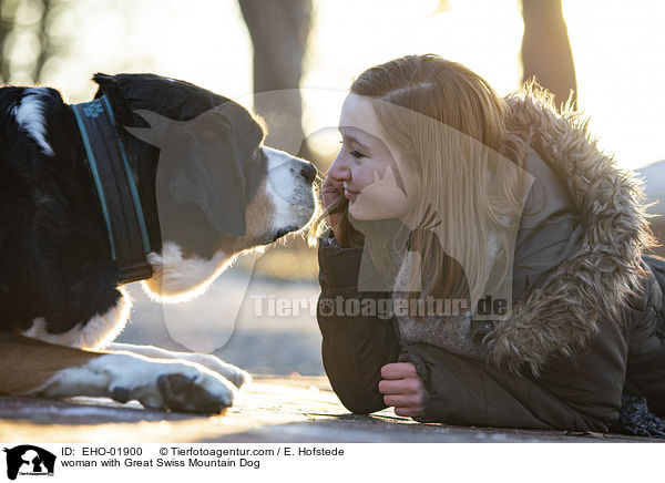 Frau mit Groem Schweizer Sennenhund / woman with Great Swiss Mountain Dog / EHO-01900
