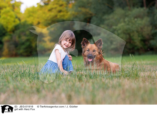 girl with Harz Fox / JEG-01916