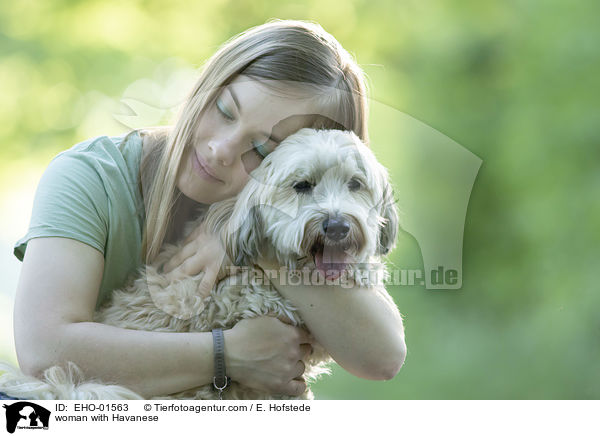 Frau mit Havaneser / woman with Havanese / EHO-01563