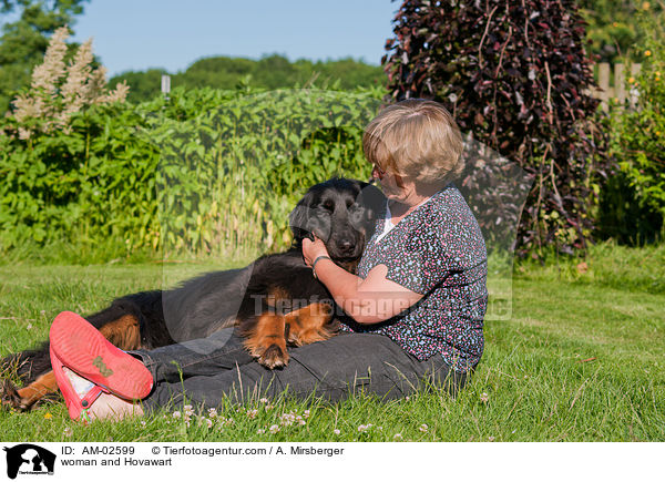 Frau und Hovawart / woman and Hovawart / AM-02599