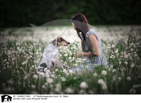 Frau mit Jack Russell Terrier / woman with Jack Russell Terrier / KAM-01364