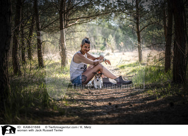 Frau mit Jack Russell Terrier / woman with Jack Russell Terrier / KAM-01688