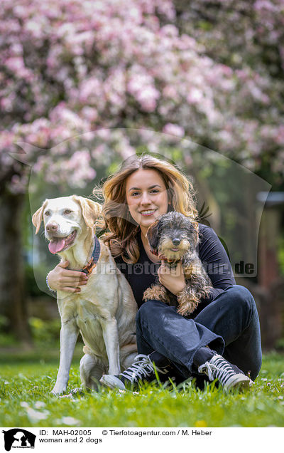 Frau und 2 Hunde / woman and 2 dogs / MAH-02005