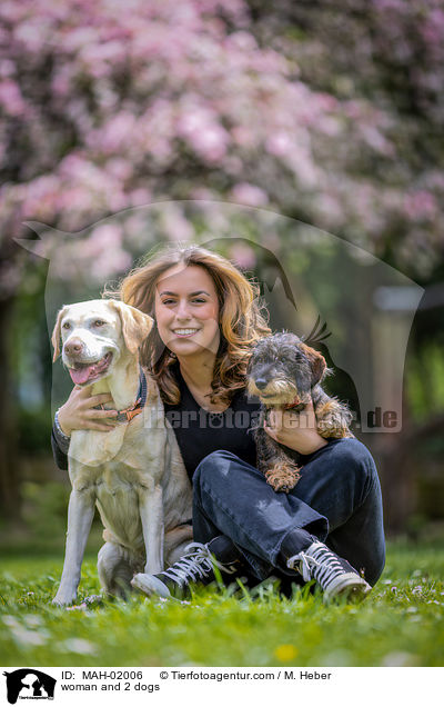 Frau und 2 Hunde / woman and 2 dogs / MAH-02006