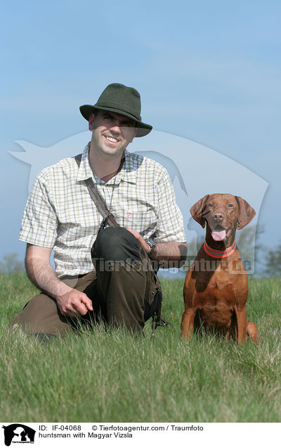 huntsman with Magyar Vizsla / IF-04068