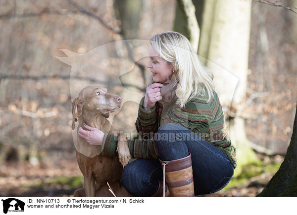 woman and shorthaired Magyar Vizsla / NN-10713