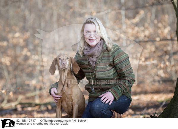 woman and shorthaired Magyar Vizsla / NN-10717