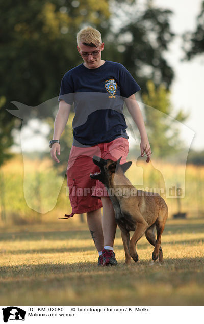 Malinois luft bei Fu / Malinois and woman / KMI-02080