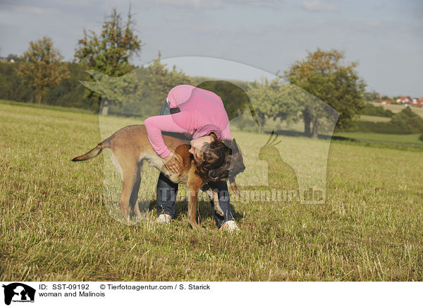 Frau und Malinois / woman and Malinois / SST-09192