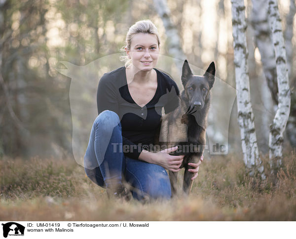 Frau mit Malinois / woman with Malinois / UM-01419