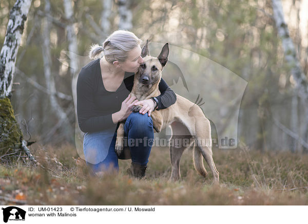 Frau mit Malinois / woman with Malinois / UM-01423