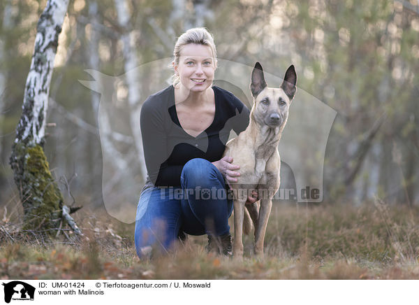 Frau mit Malinois / woman with Malinois / UM-01424