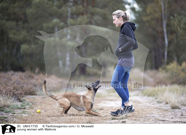 junge Frau mit Malinois / young woman with Malinois / UM-01735