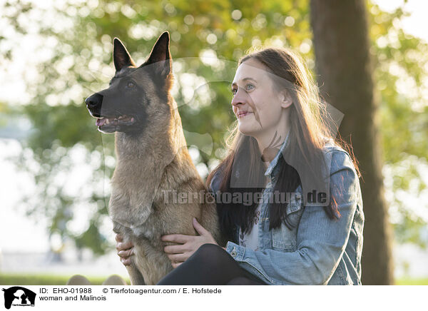 Frau und Malinois / woman and Malinois / EHO-01988