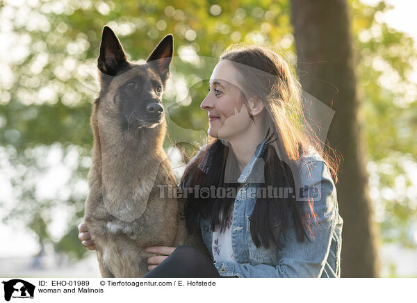 Frau und Malinois / woman and Malinois / EHO-01989
