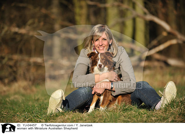 woman with Miniature Australian Shepherd / YJ-04457