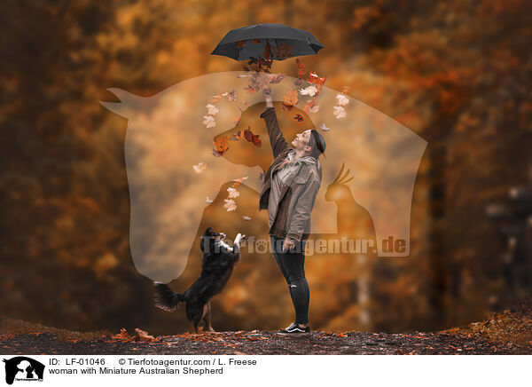 woman with Miniature Australian Shepherd / LF-01046
