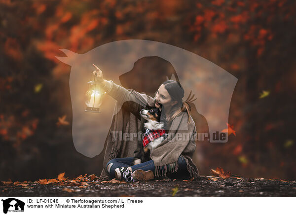 woman with Miniature Australian Shepherd / LF-01048