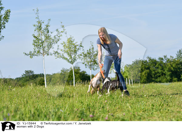 Frau mit 2 Hunden / woman with 2 Dogs / YJ-15944