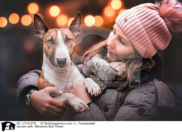 Frau mit Miniatur Bullterrier / woman with  Miniature Bull Terrier / LT-01275