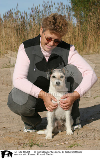 woman with Parson Russell Terrier / SS-18284