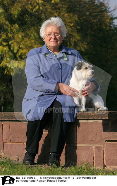 Frau und Parson Russell Terrier / woman and Parson Russell Terrier / SS-19958