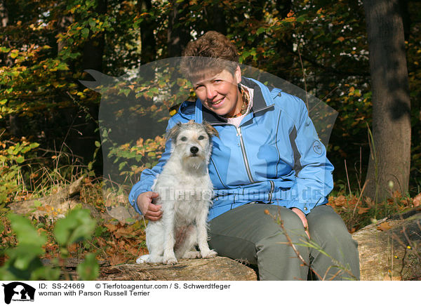 woman with Parson Russell Terrier / SS-24669