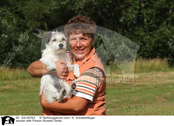 woman with Parson Russell Terrier / SS-28763