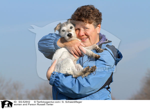woman and Parson Russell Terrier / SS-52642