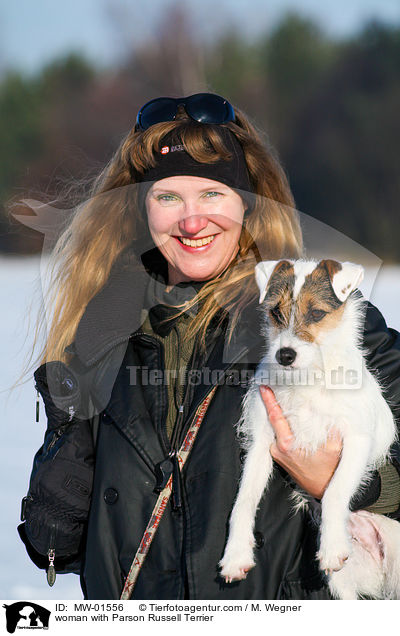 woman with Parson Russell Terrier / MW-01556