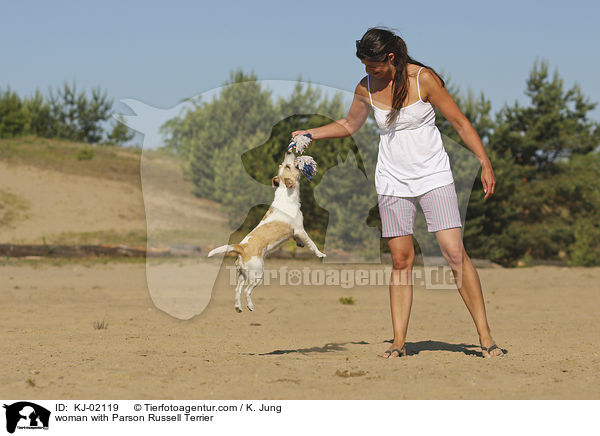 Frau mit Parson Russell Terrier / woman with Parson Russell Terrier / KJ-02119