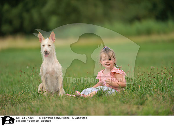 Mdchen und Podenco Ibicenco / girl and Podenco Ibicenco / YJ-07301