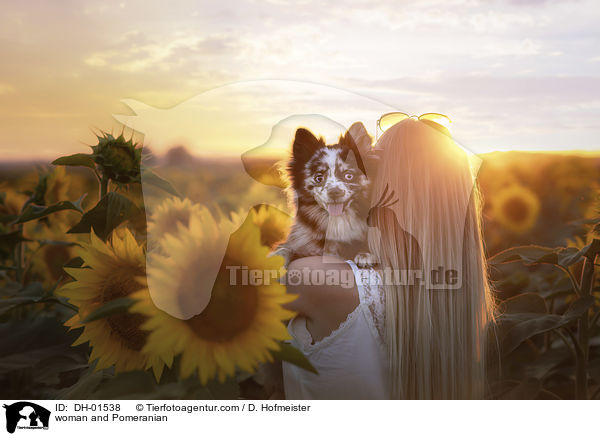 Frau und Zwergspitz / woman and Pomeranian / DH-01538