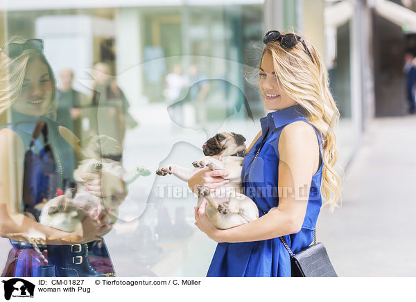Frau mit Mops / woman with Pug / CM-01827