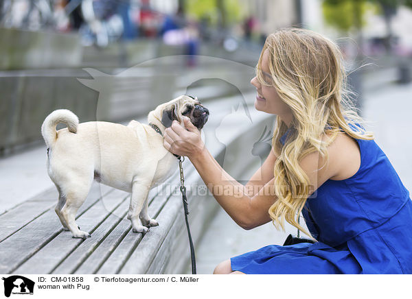 Frau mit Mops / woman with Pug / CM-01858