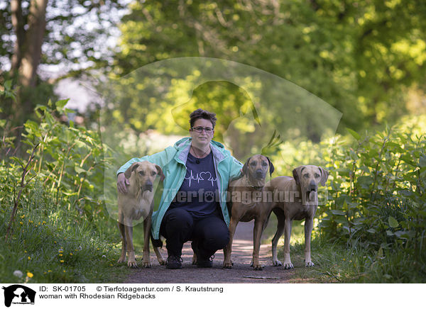 Frau mit Rhodesian Ridgebacks / woman with Rhodesian Ridgebacks / SK-01705