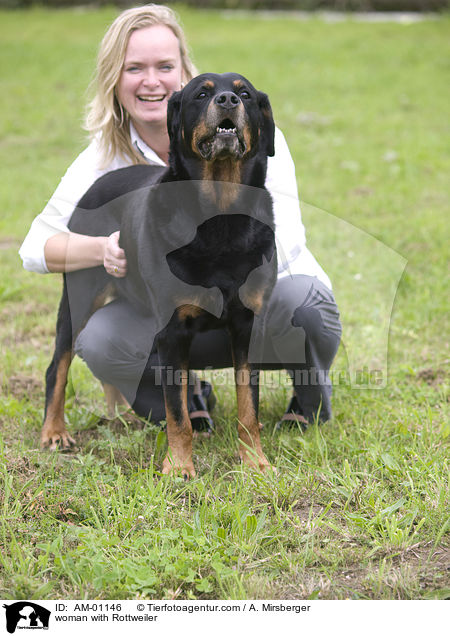 Frau mit Rottweiler / woman with Rottweiler / AM-01146