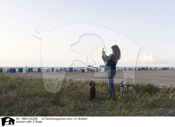 woman with 2 Dogs / HBO-03298