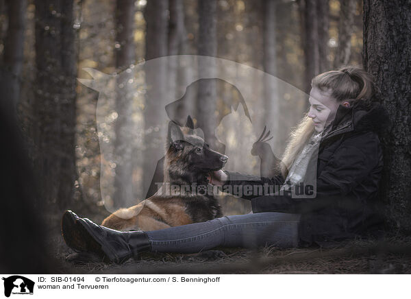 Frau und Tervueren / woman and Tervueren / SIB-01494