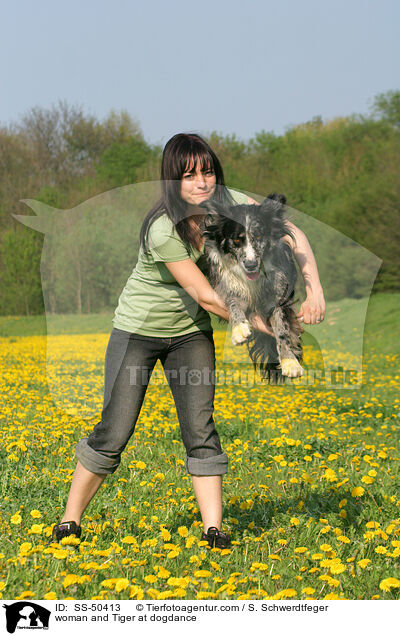 woman and Tiger at dogdance / SS-50413