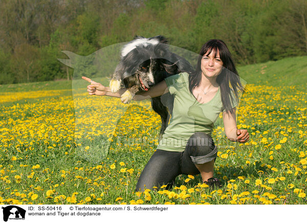 woman and Tiger at dogdance / SS-50416