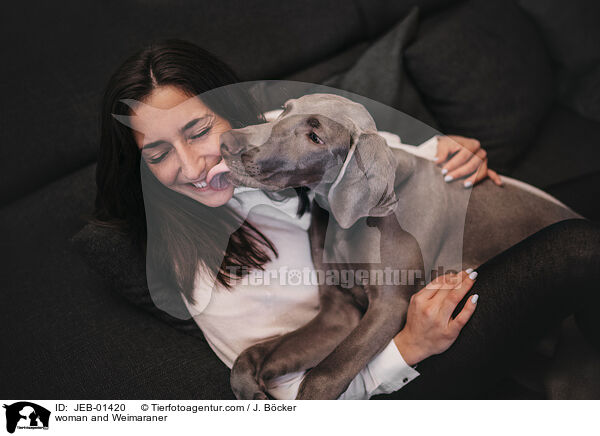 Frau und Weimaraner / woman and Weimaraner / JEB-01420