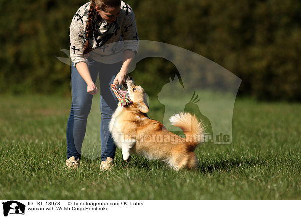 woman with Welsh Corgi Pembroke / KL-18978