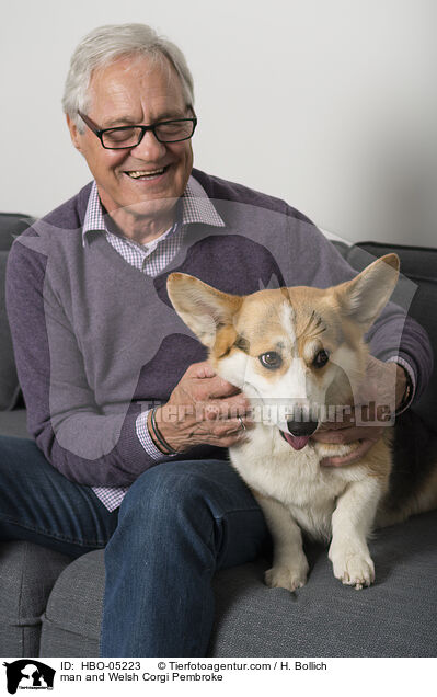 Mann und Welsh Corgi Pembroke / man and Welsh Corgi Pembroke / HBO-05223