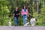 womans wtih 3 Dogs