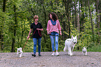 womans wtih 3 Dogs