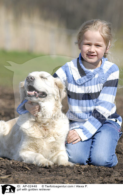 Mdchen mit Golden Retriever / girl with golden retriever / AP-02448